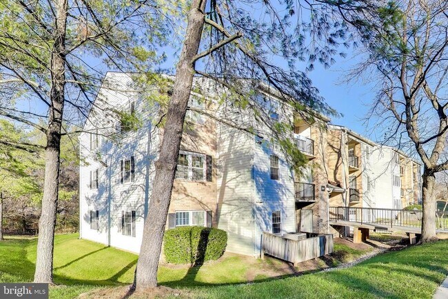 Building Photo - 8205 Whispering Oaks Way