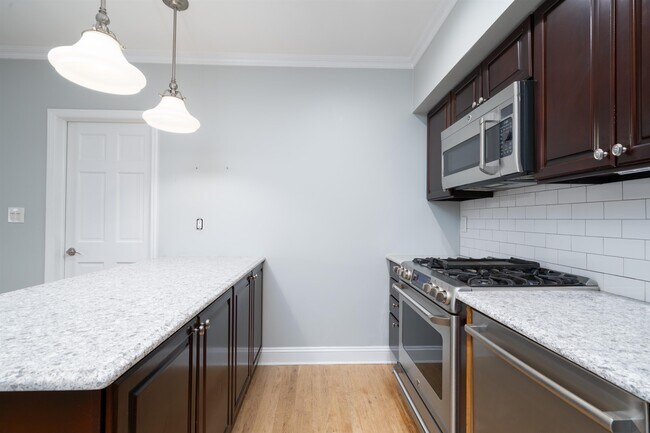 Building Photo - 452 2nd St