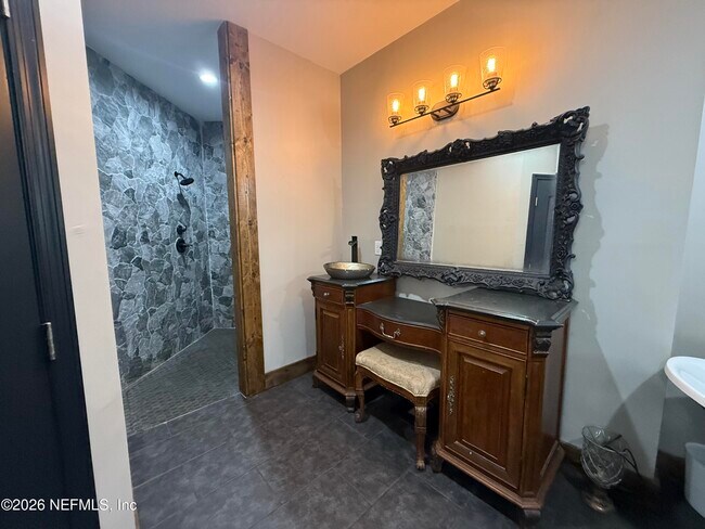 Building Photo - 10933 N Runway Cir