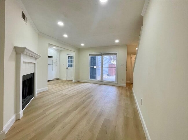 Building Photo - 5014 Meadow Ln