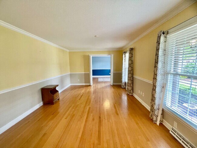 Building Photo - Charming 3-Bedroom Nest with 2 Full Baths ...