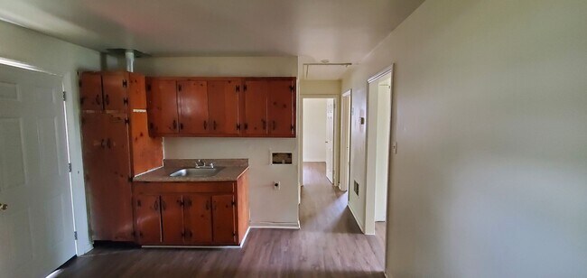 Building Photo - 2503 1/2 Campbell Street