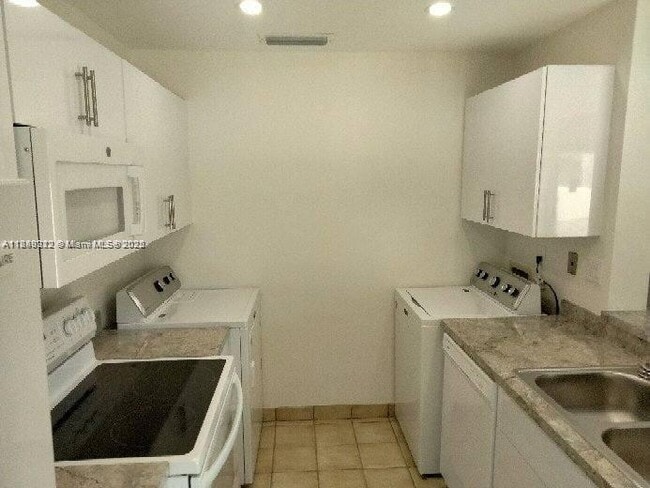 Building Photo - 12267 SW 113th Ln