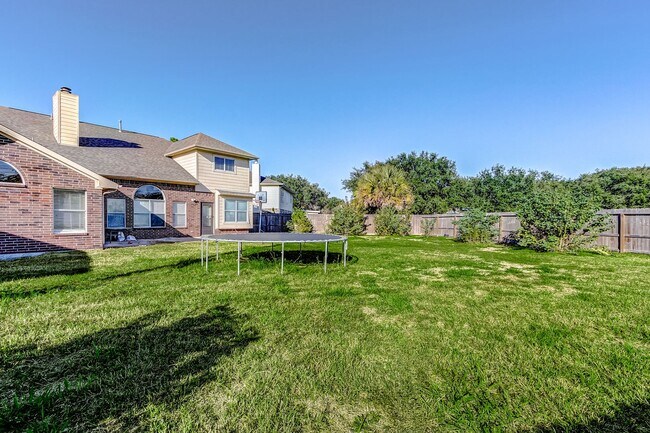 Building Photo - Discover the epitome of suburban living in this exquisite home, nestled on a peaceful cul-de-sac ...