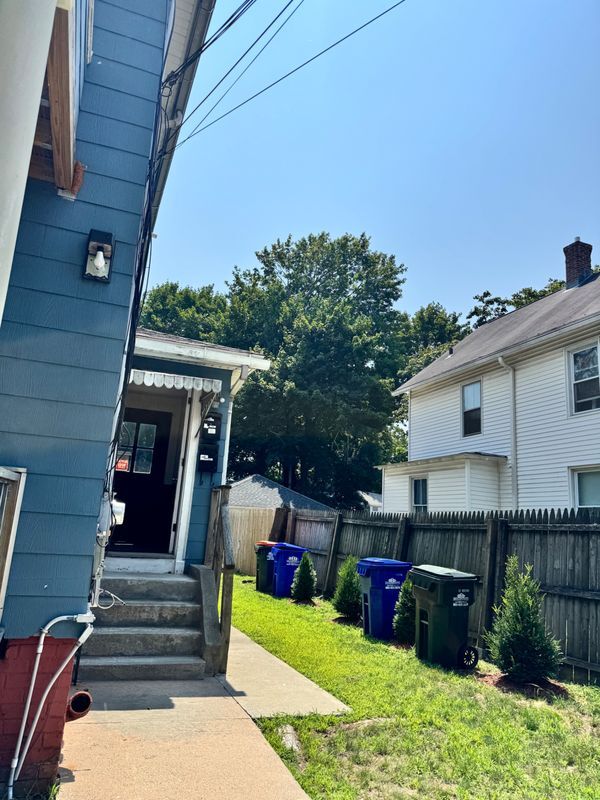 Building Photo - 10 Valley St