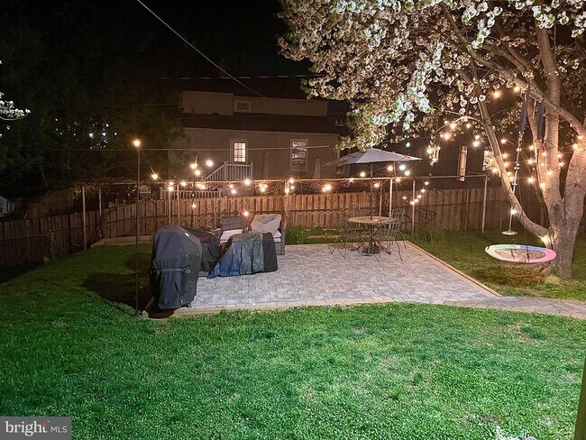 Building Photo - 2916 Meadow Ln