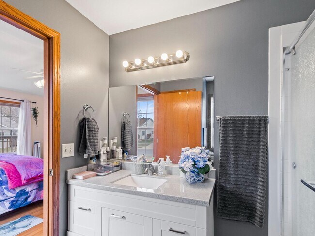 Building Photo - 6306 Vicksburg Rd