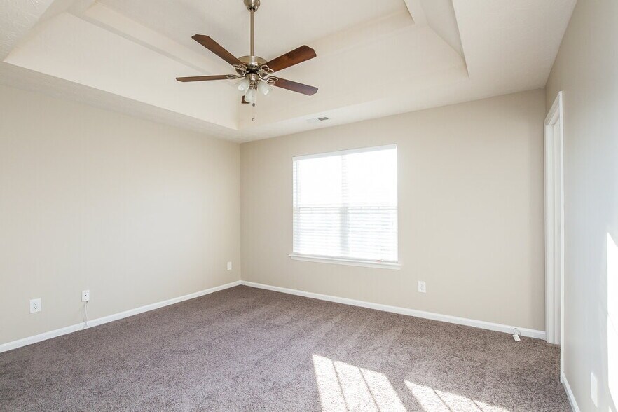 Building Photo - 7033 Tanners Creek Dr