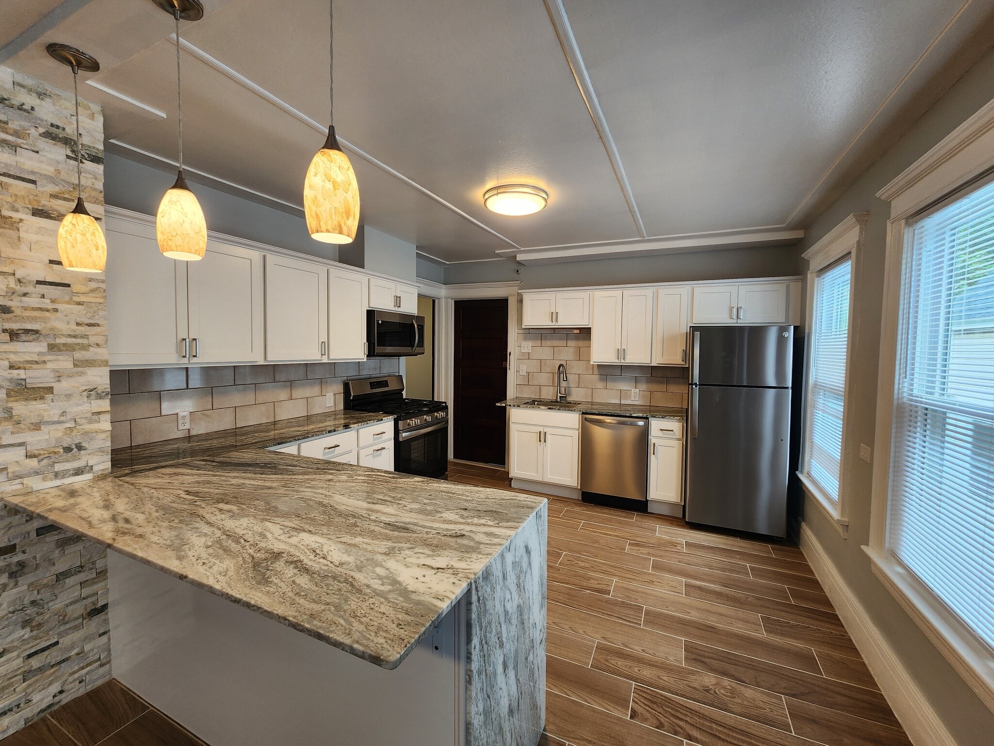 Building Photo - 260 Tennyson Ave