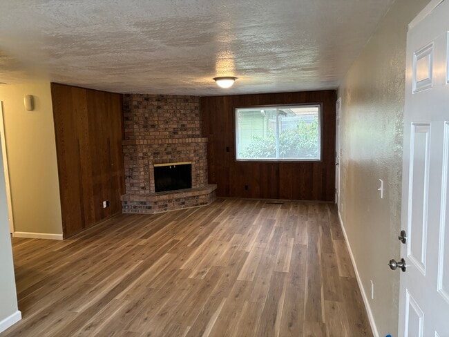 Building Photo - GW-0102