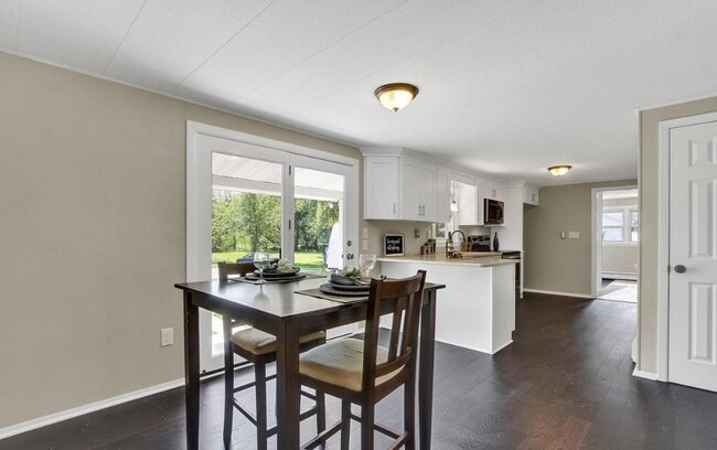 Building Photo - Coming Soon! 3 Bedroom 1.5 Bath Home in Fa...