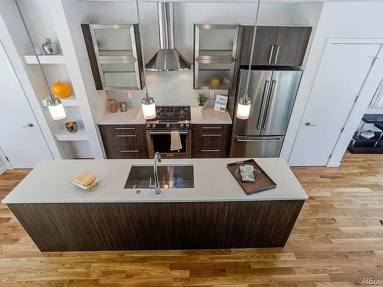 Building Photo - 1927 Grove St