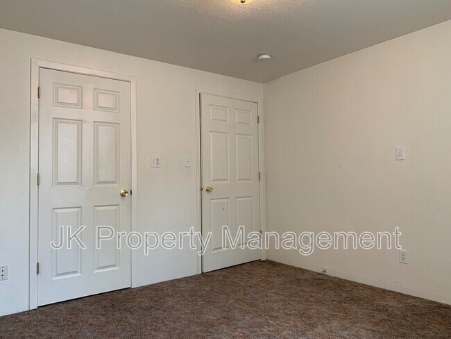 Building Photo - 1612 Sand Ct