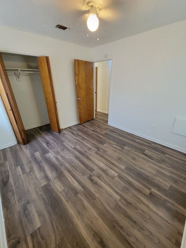 Building Photo - College Station - 2 bedroom / 1 bath Duple...