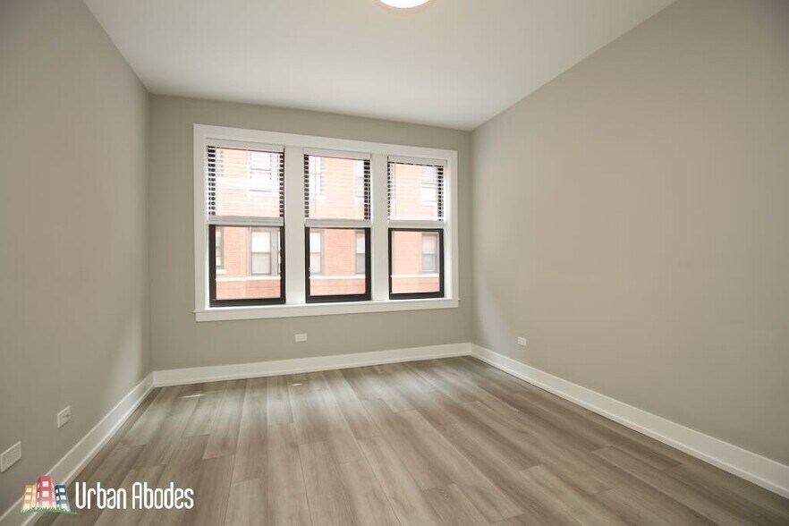 Building Photo - 3941 N Janssen Ave