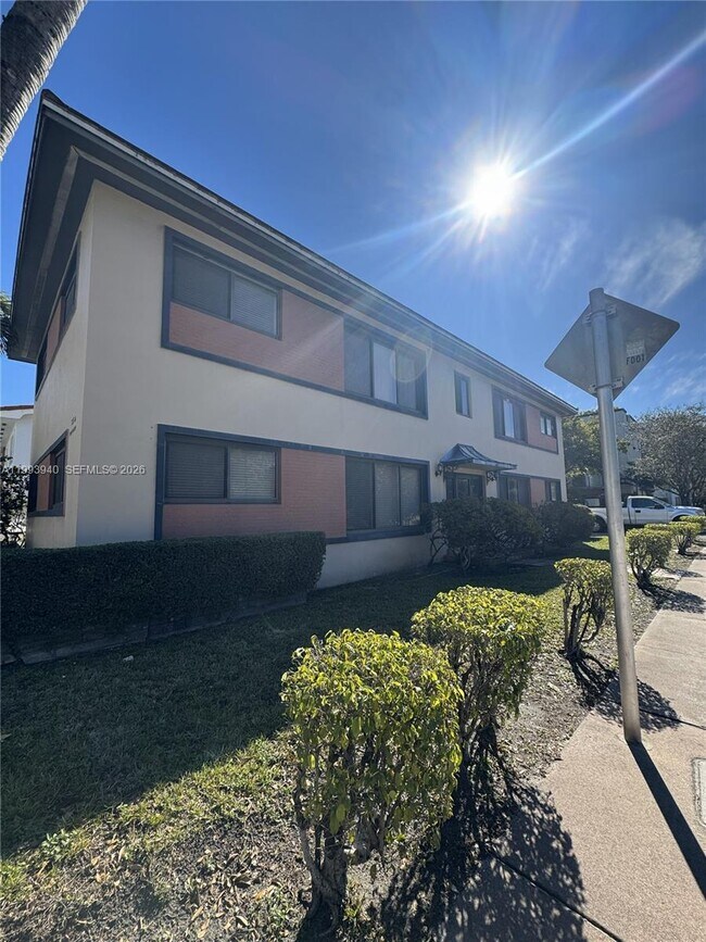 Building Photo - 350 Madeira Ave