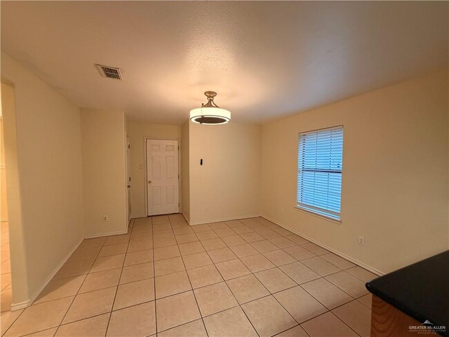 Building Photo - 13 E Pine Creek