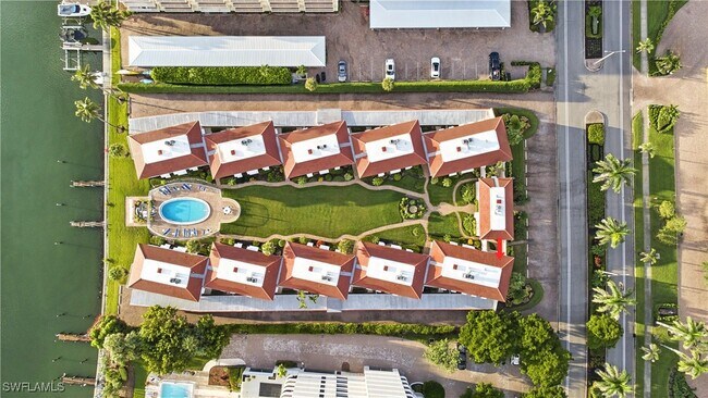 Building Photo - 3070 Gulf Shore Blvd N