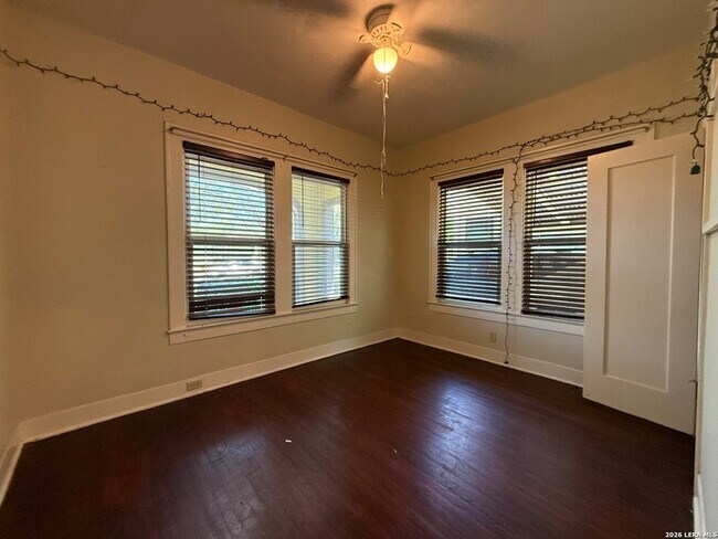 Building Photo - 630 W Gramercy Pl