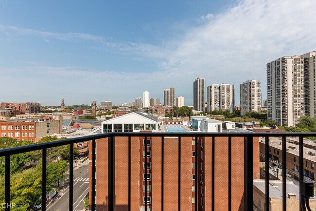 Building Photo - 1309 N Wells St