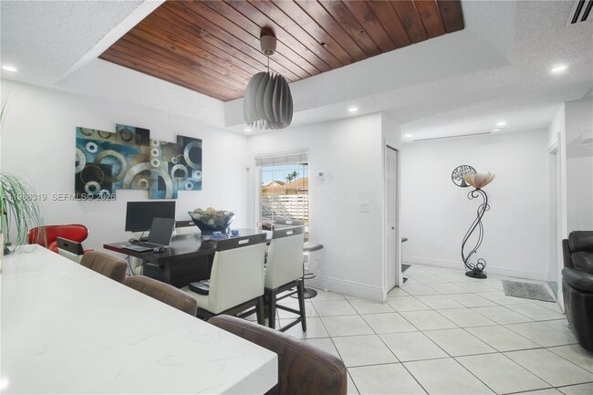 Building Photo - 10135 SW 139th Pl