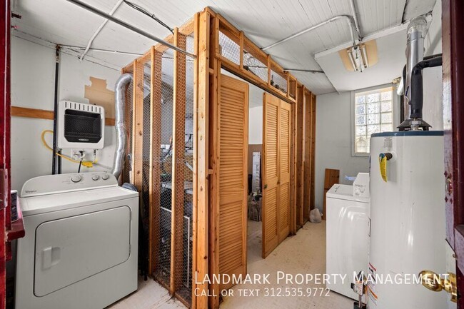 Building Photo - 1124 N Wolcott Ave