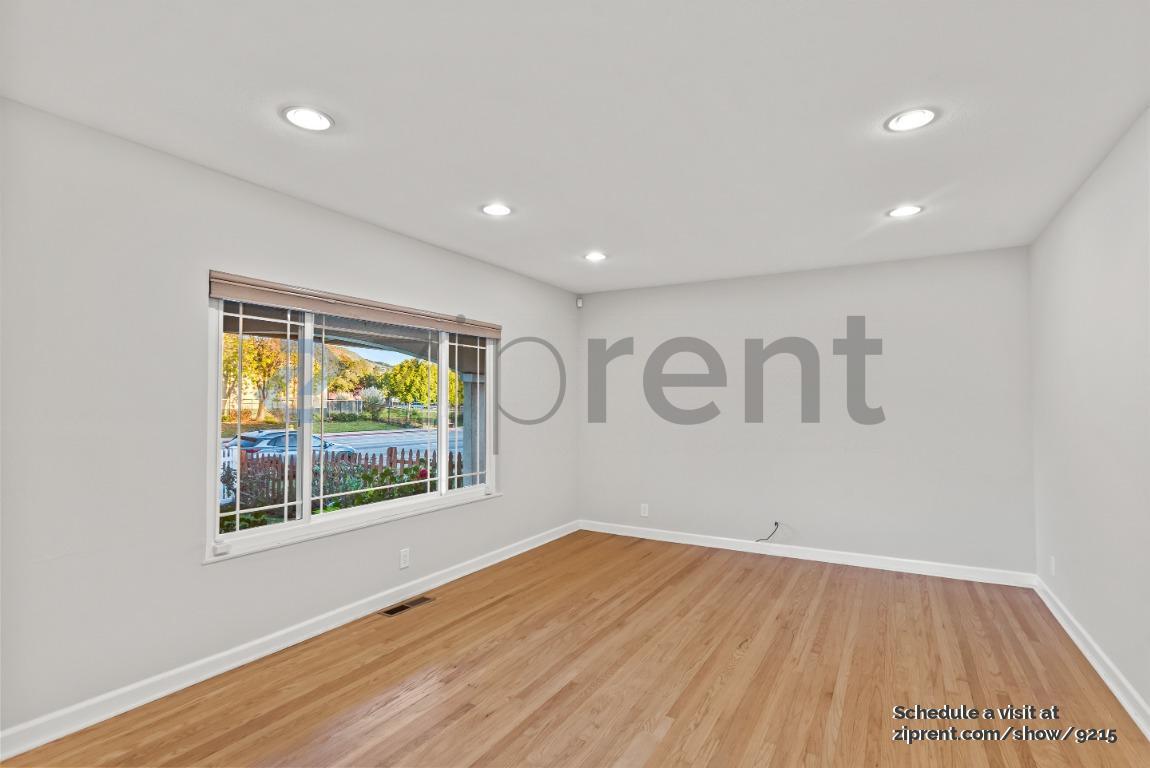 Building Photo - Unit