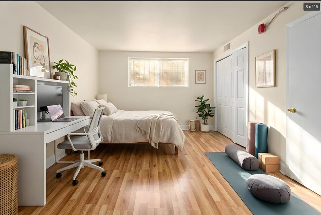 Building Photo - 120 Bradlee St