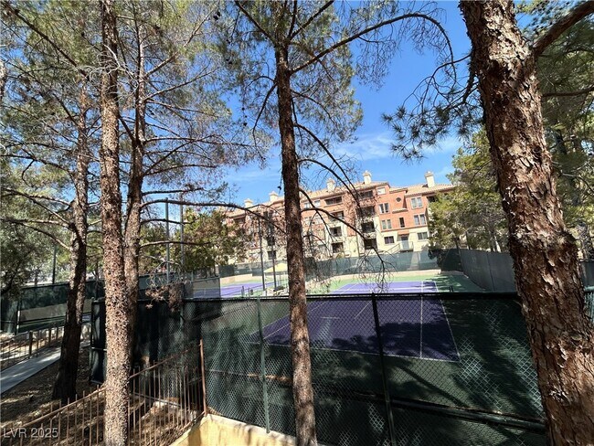 Building Photo - 260 E Flamingo Rd