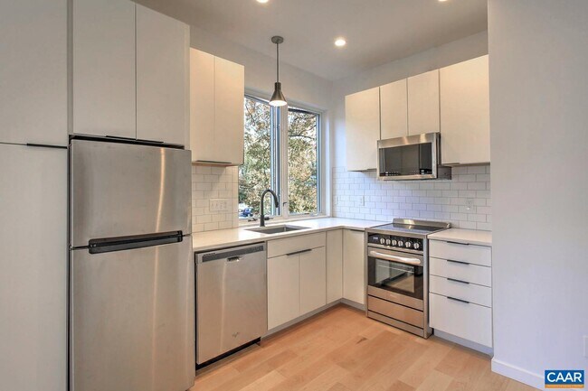 Building Photo - 1130 E High St