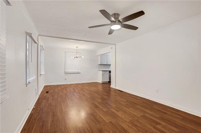 Building Photo - 1367 Kenilworth Dr SW