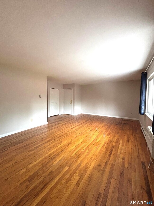 Building Photo - 1660 Farmington Ave