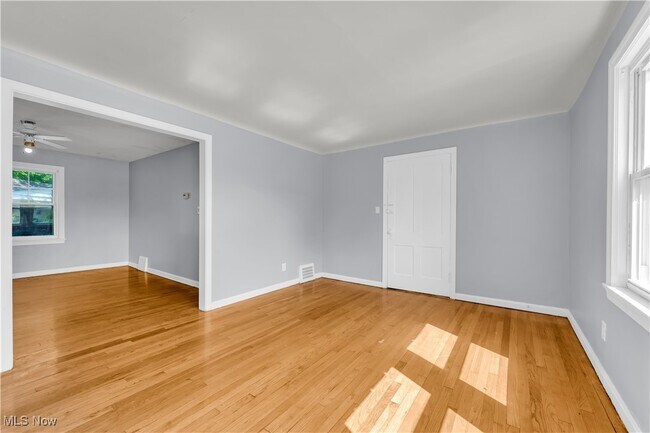Building Photo - 3264 E 149th St