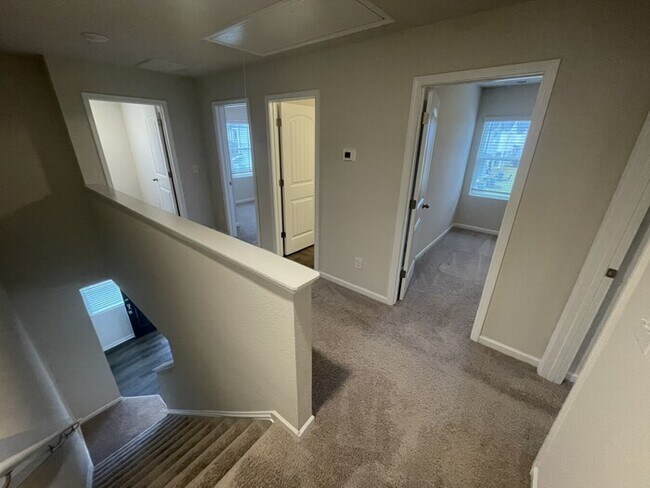 Building Photo - New 3 Bedroom 2.5 Bathroom Townhome!