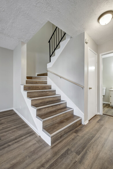 Building Photo - 710 Rachels Trl