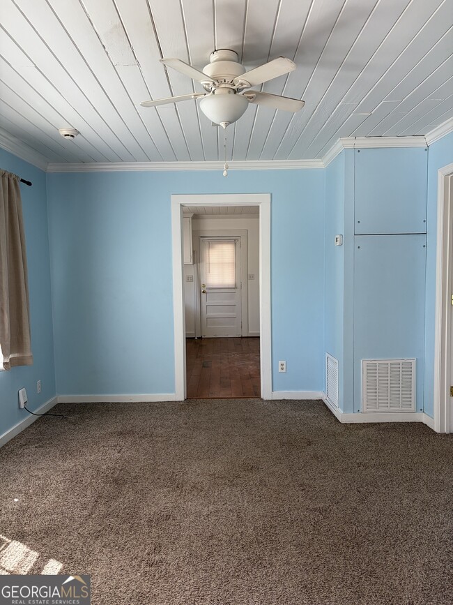 Building Photo - 102 W Grady Ave