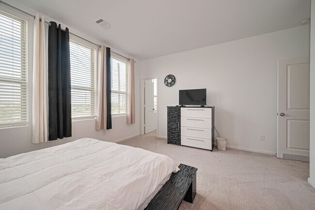 Building Photo - 5435 Holly Hvn Ct