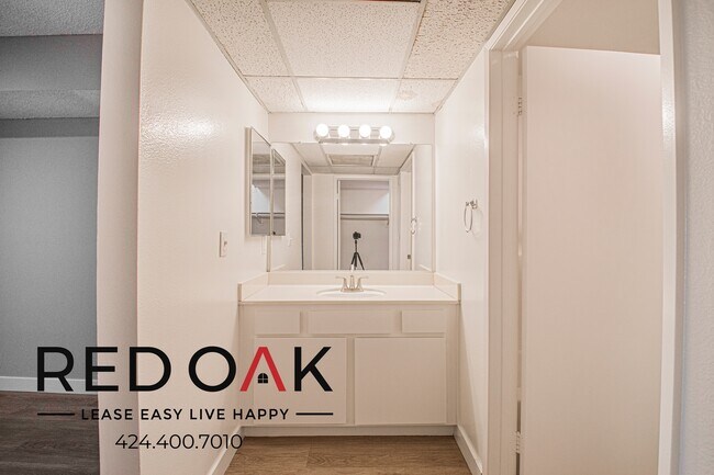 Building Photo - 8309 Cedros Ave