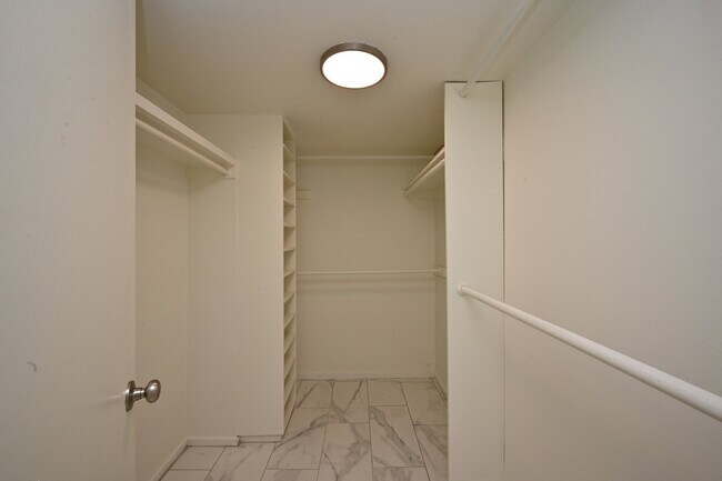 Building Photo - 14420 Westway Ln