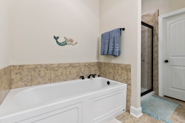 Building Photo - 807 Mariners Cir