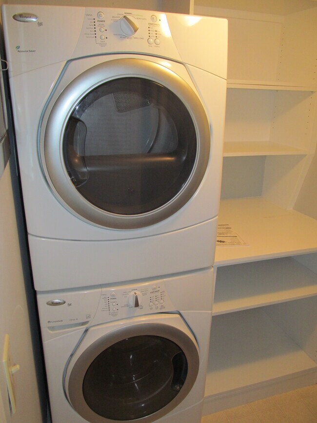 Building Photo - 3806 Blossom Terrace