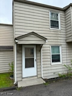 Building Photo - 56 Willow Dr
