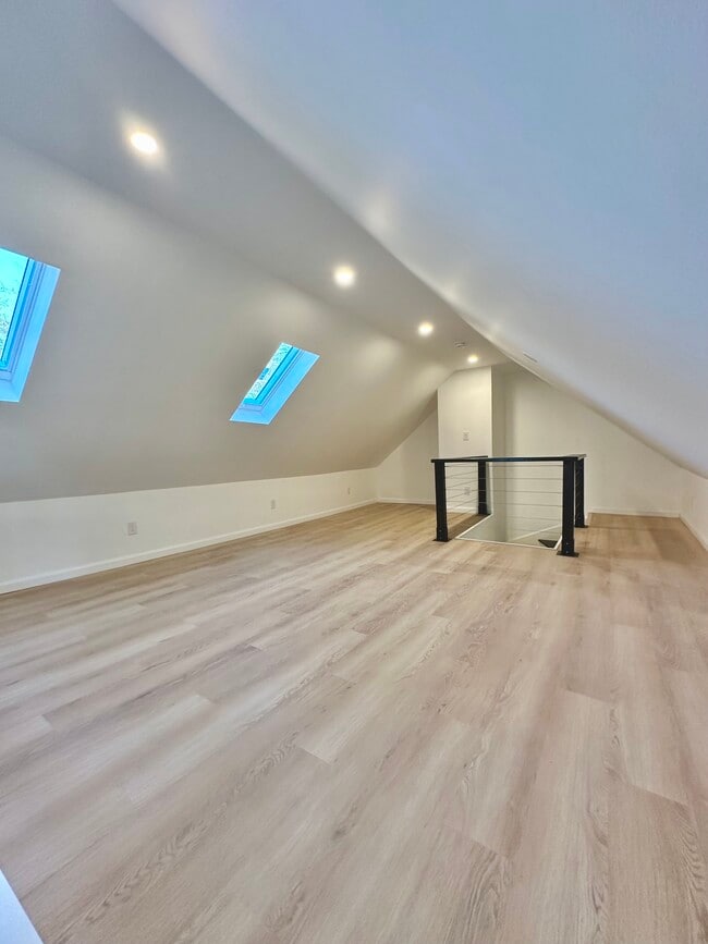 Building Photo - 23 Beecher Pl