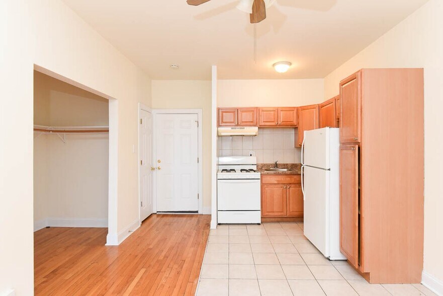 Building Photo - 2737 N Spaulding Ave