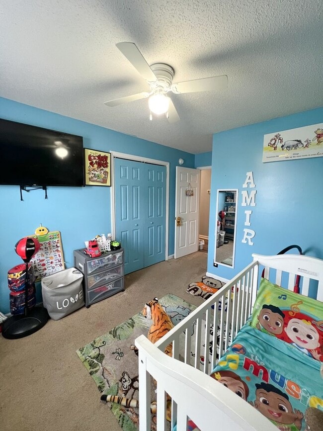 Building Photo - Single-Family Home in Oak Grove, KY--Large...