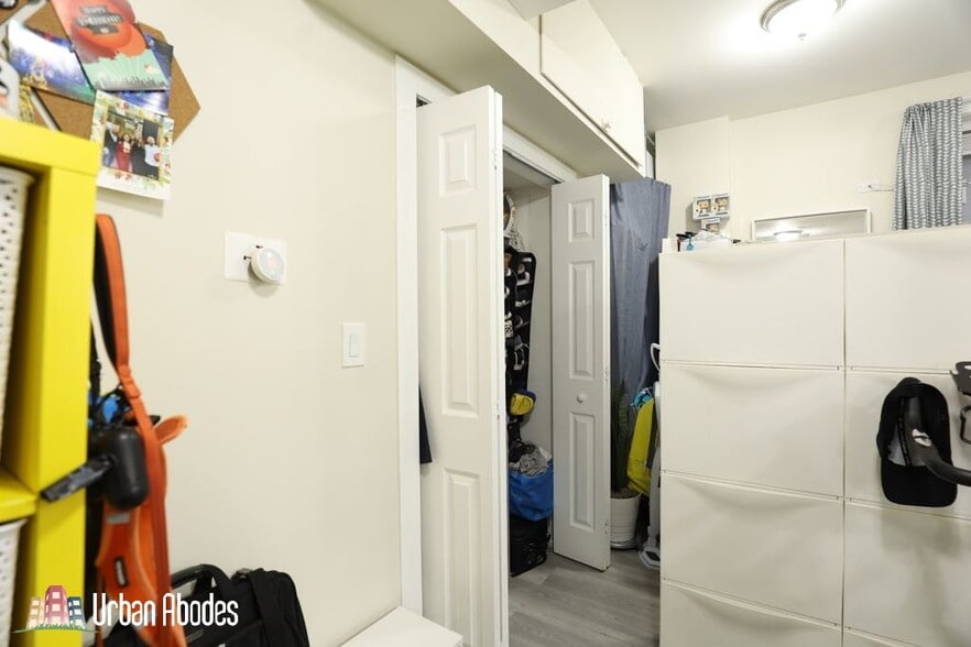 Building Photo - 644 W Roscoe St