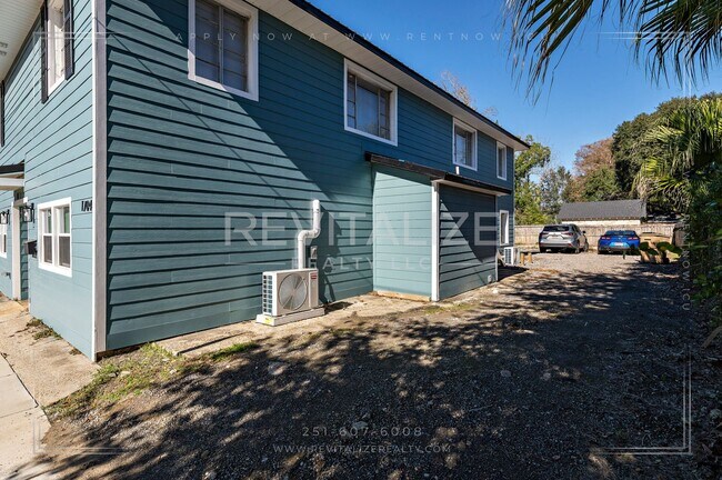 Building Photo - 1704 McGill Ave