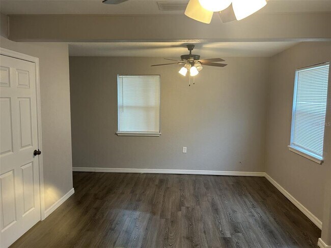 Building Photo - 4491 Crestwood Dr N