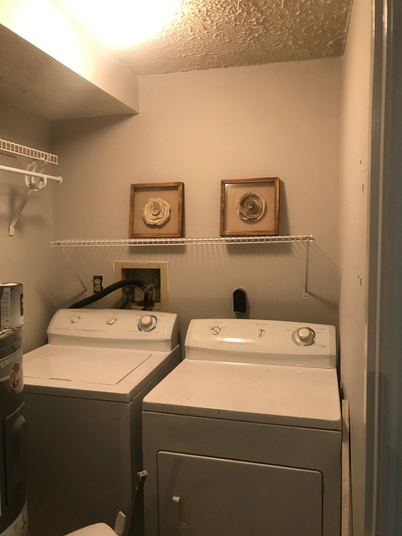 Walk in laundry room - 32 Sequoia Ct