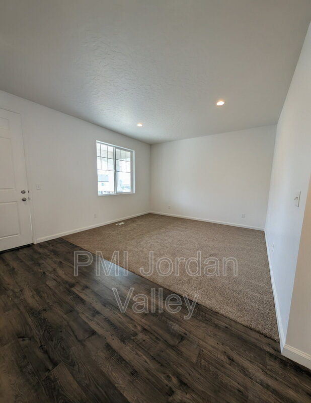 Building Photo - 2123 Wallflower Dr